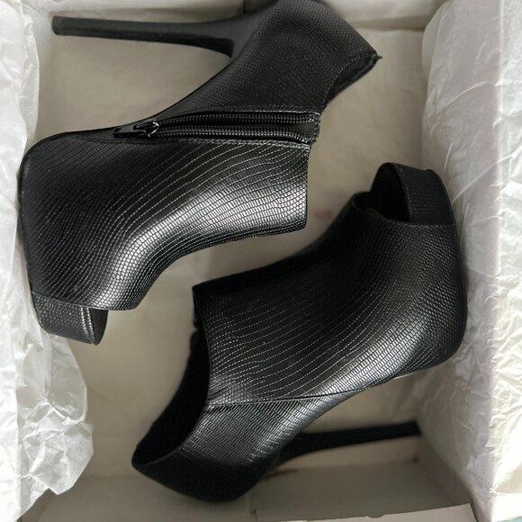Steve Madden Naydean Black Snake Booties - Picture 7 of 7
